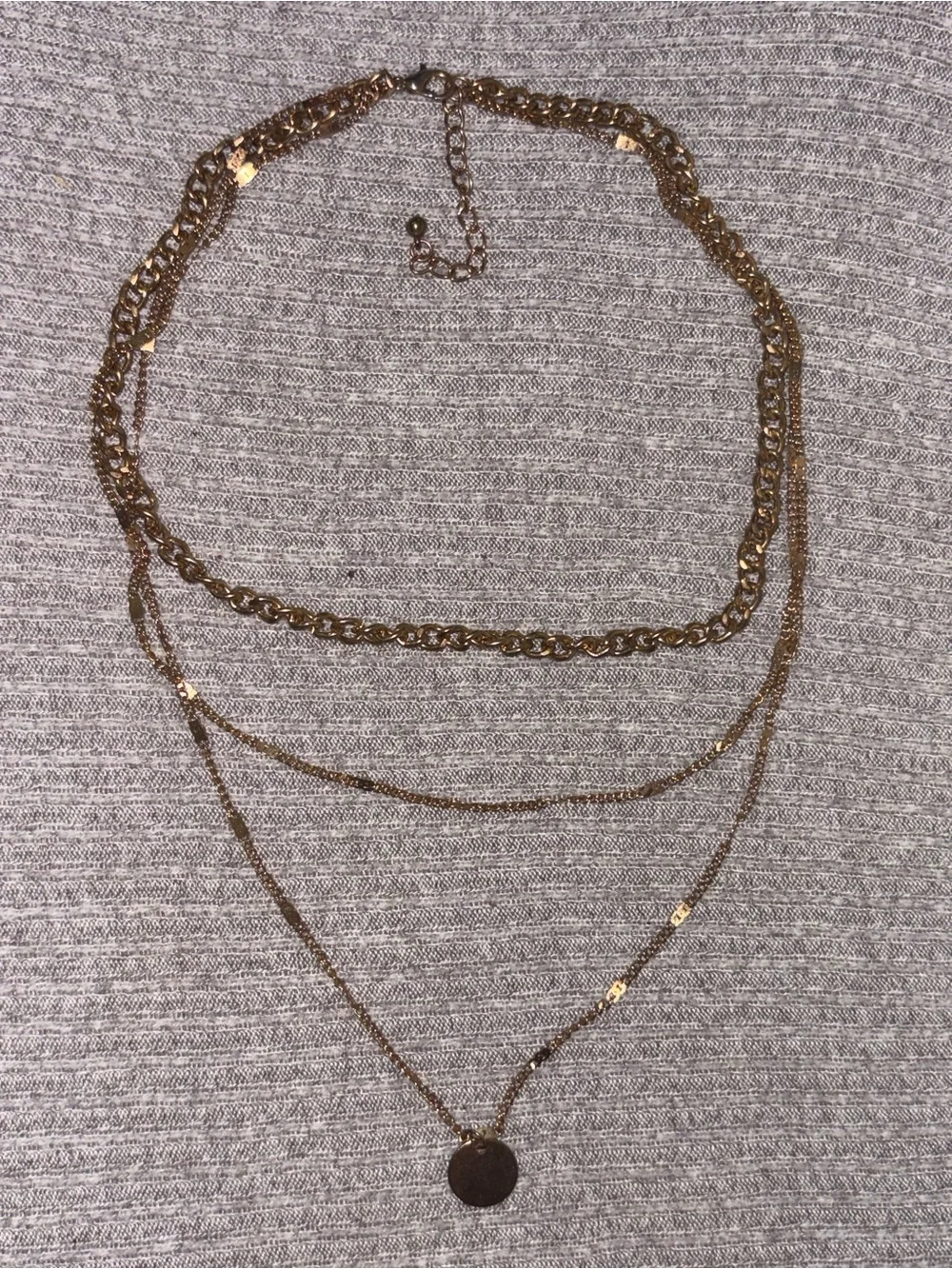 Vintage gold tone 3-stranded & layered adjustable chain necklace w dangly charm